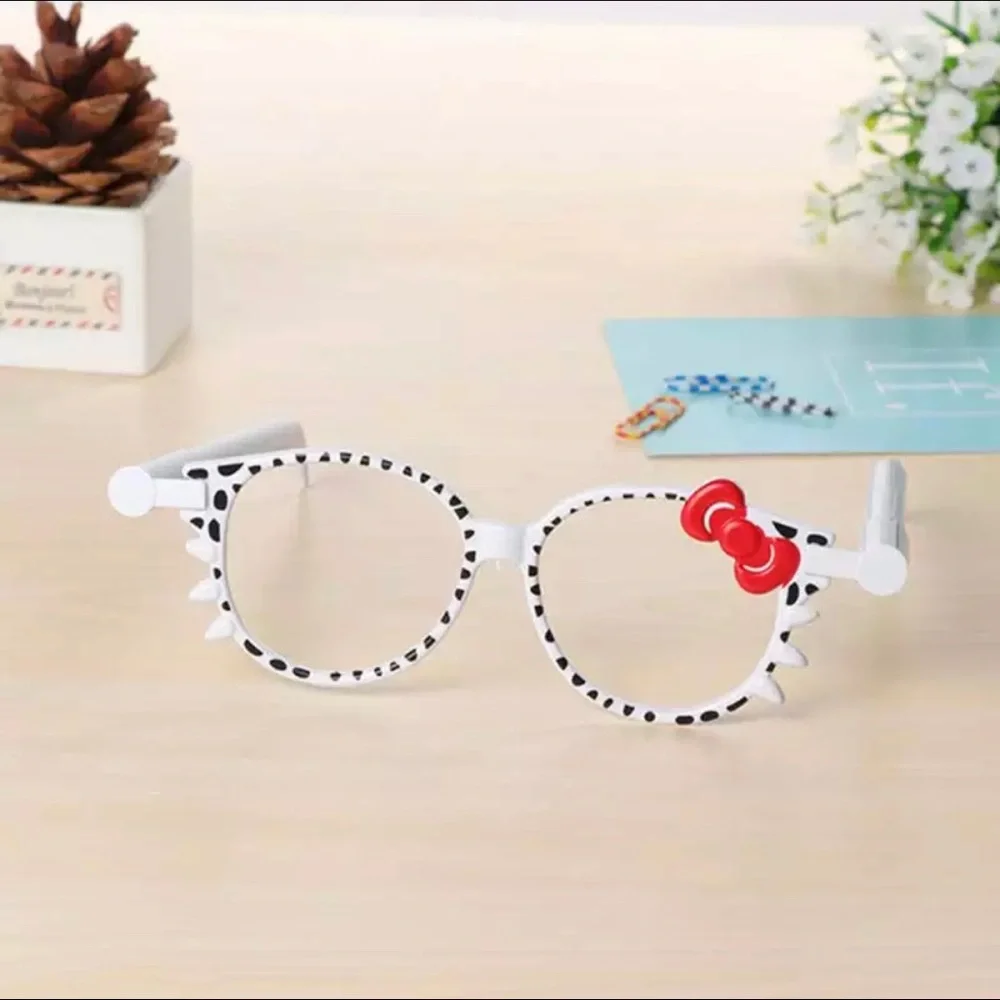 🍒🍒 2 Pairs Sunglasses (4) Pens